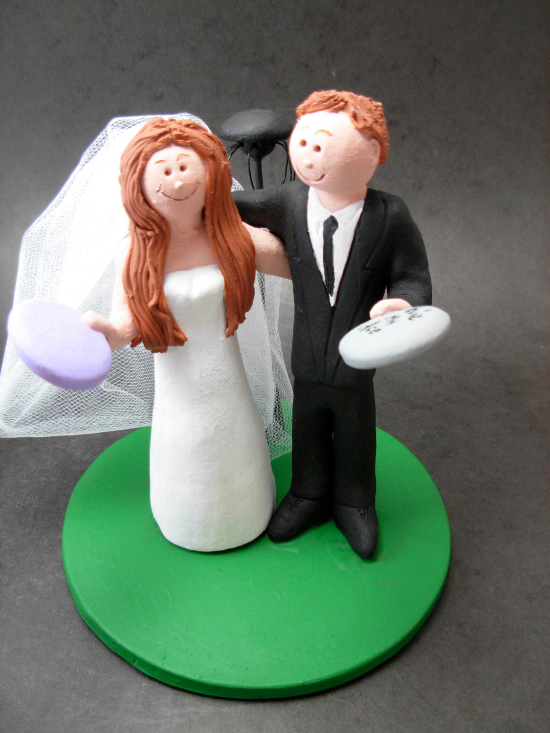 Frisbee Golfers Wedding Cake Topper, Disc Golf Wedding Cake Topper, Frisbee Wedding Cake Topper, Frisbee Bride and Groom Wedding Cake Topper - iWeddingCakeToppers