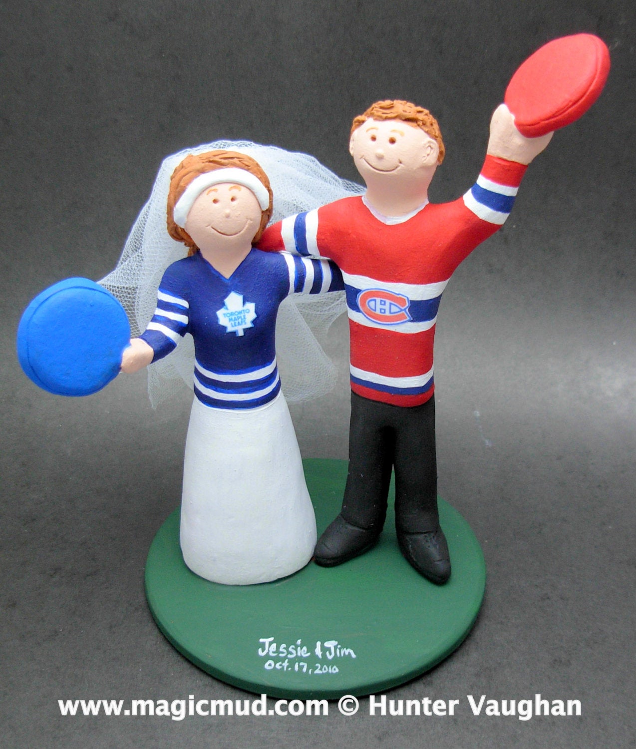 Frisbee Golfers Wedding Cake Topper, Disc Golf Wedding Cake Topper, Frisbee Wedding Cake Topper, Frisbee Bride and Groom Wedding Cake Topper - iWeddingCakeToppers
