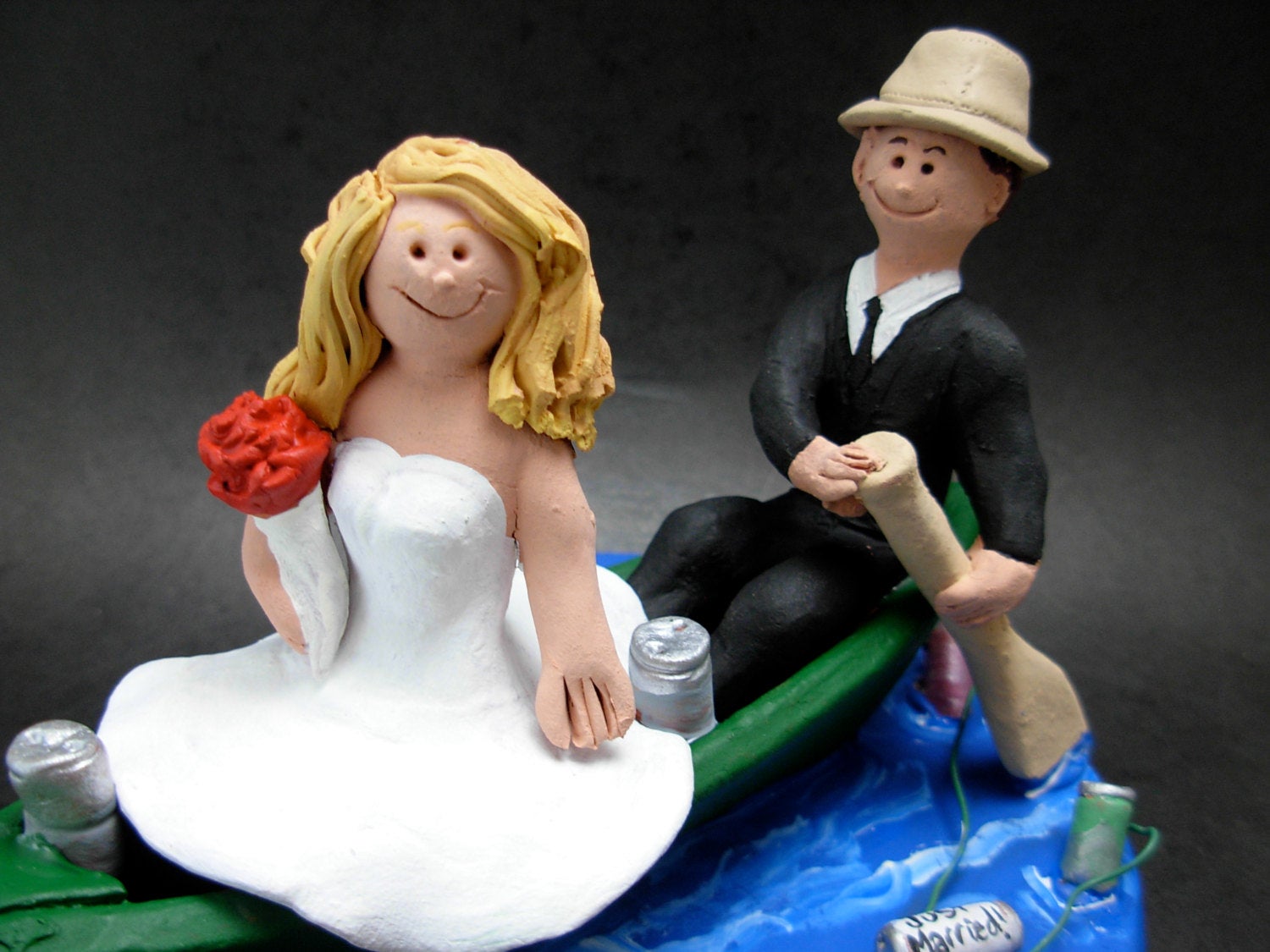 Kayaking Wedding Cake Topper, Kayak Wedding Cake Topper, Kayakers Wedding Cake Topper, Bride and Groom in Kayaks Wedding Cake Topper - iWeddingCakeToppers