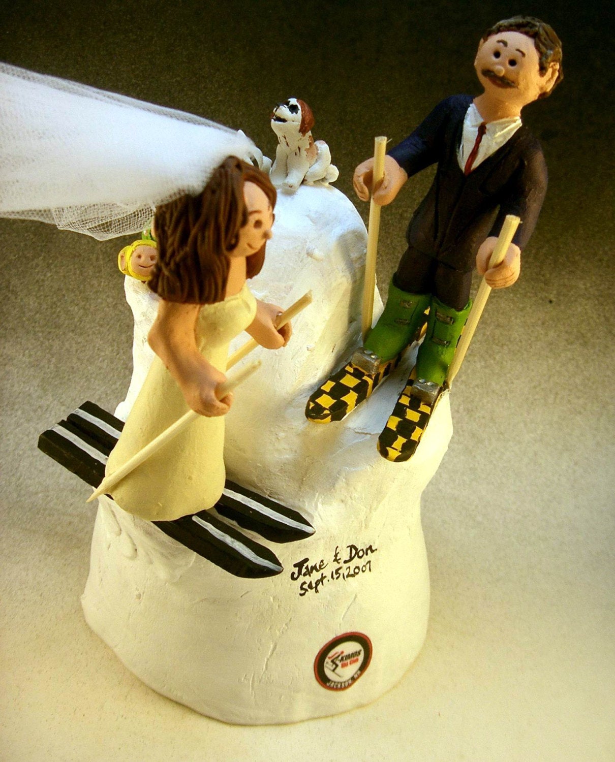 Skiers Wedding Cake Topper, Skiing Wedding Cake Topper, Bride and Groom on Skis Wedding Cake Topper, Golfing Bride Wedding Cake Topper - iWeddingCakeToppers