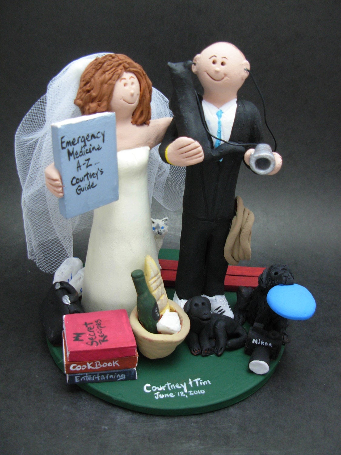 Wedding Cake Topper with Pet Pug Dogs, Pug Dogs Wedding Cake Topper, Pet Dog Wedding CakeTopper, Bride and Groom Pet Dogs Wedding CakeTopper - iWeddingCakeToppers