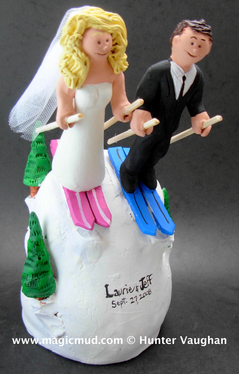 Skiers Wedding Cake Topper, Skiing Wedding Cake Topper, Bride and Groom on Skis Wedding Cake Topper, Golfing Bride Wedding Cake Topper