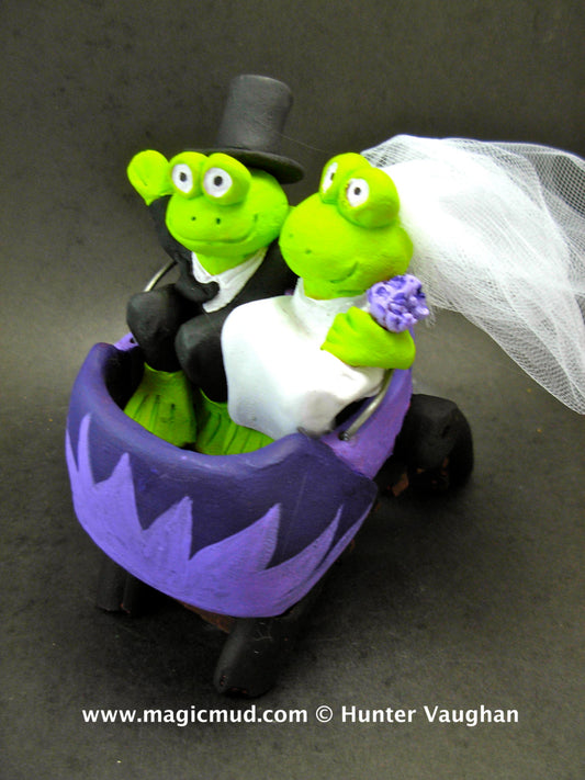 Frogs in Roller Coaster Wedding Cake Topper, Top Hat Frog Groom Wedding Cake Topper,Wedding Cake Topper, roller coaster Wedding Cake Topper - iWeddingCakeToppers