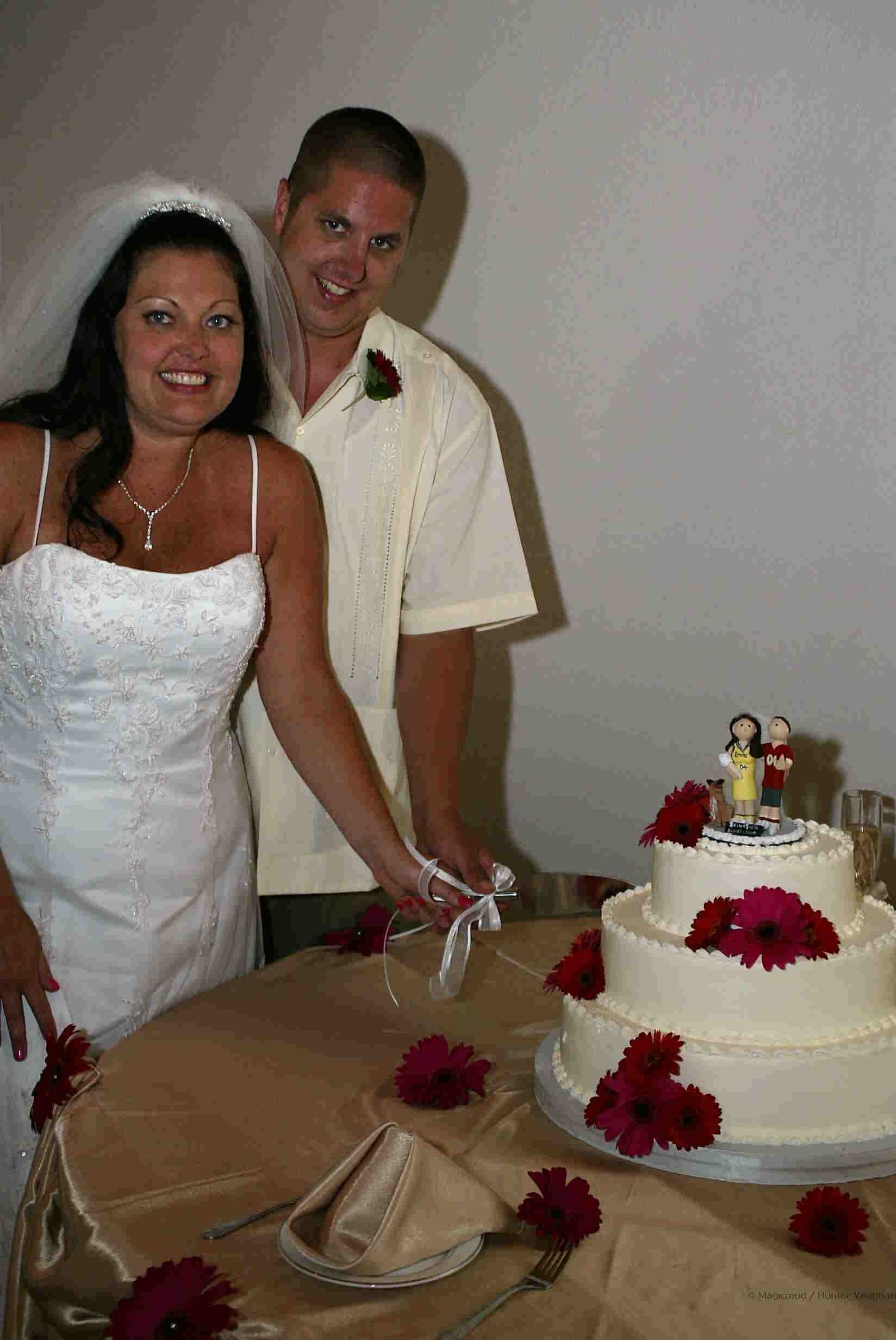 Slam dunk to Happiness...with a Sports Fan's Wedding Cake Topper