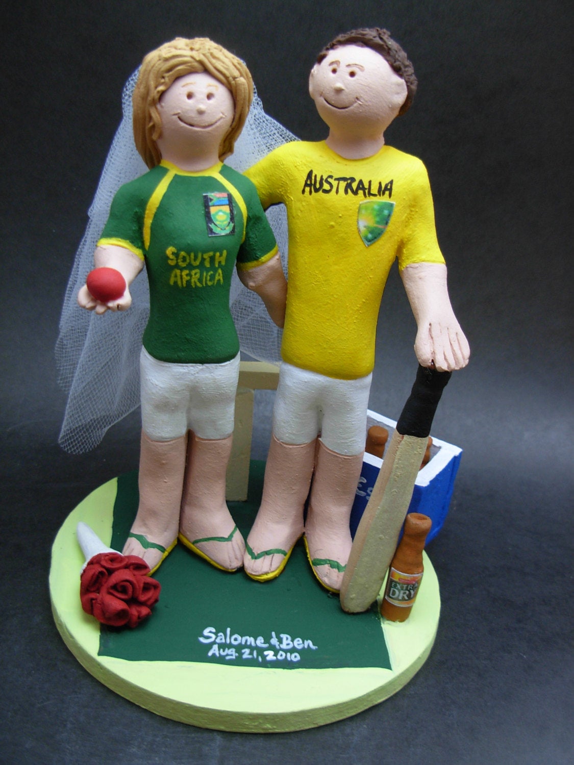 Cricket Players Wedding Cake Topper, Bride and Groom Cricket Players Wedding Cake Topper, Cricket Playing Wedding Cake Topper - iWeddingCakeToppers