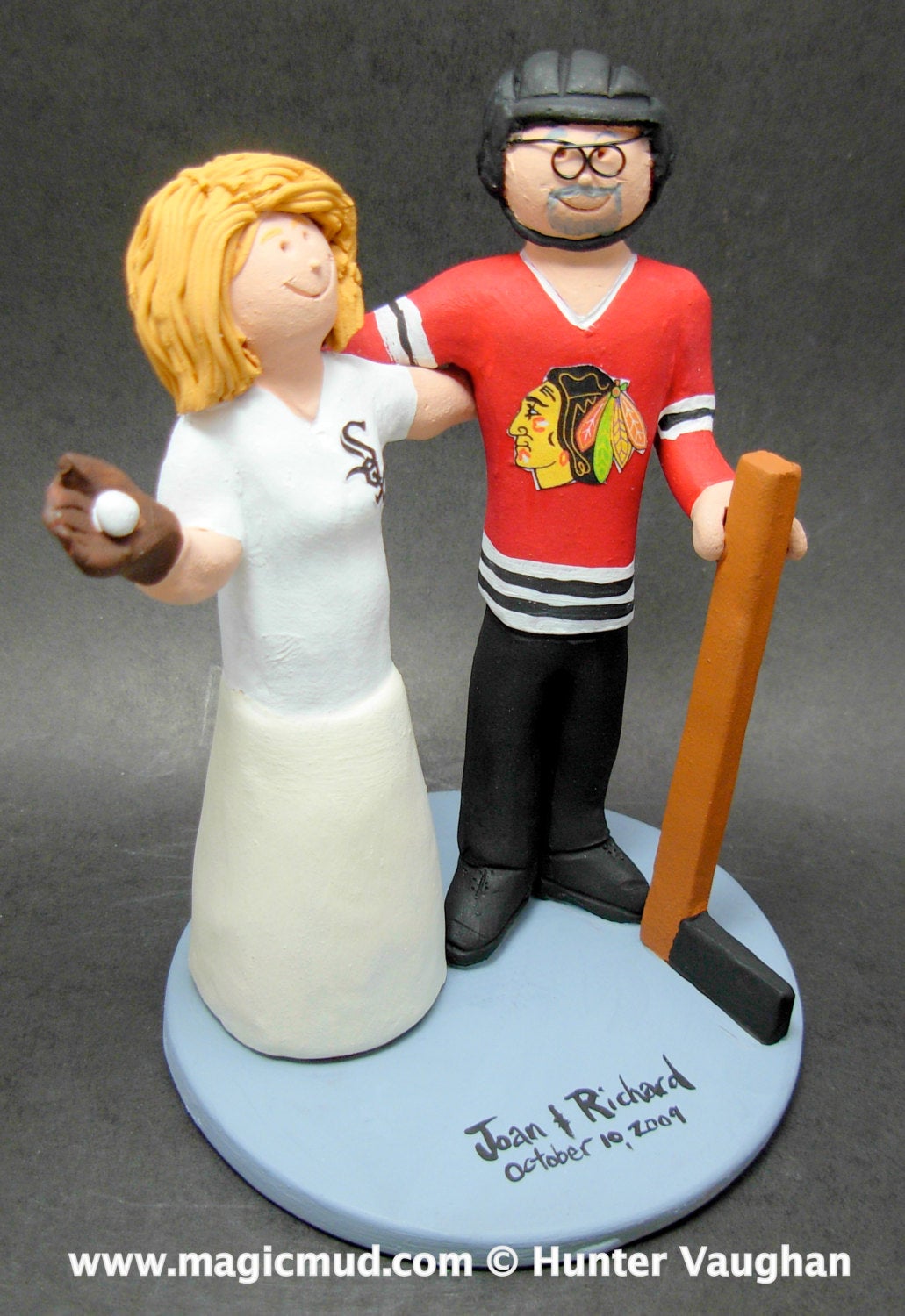 Chicago Blackhawks Hockey Wedding Cake Topper, Hockey Bride and Groom Wedding Cake Topper, NHL Hockey Wedding CakeTopper, Hockey Caketopper - iWeddingCakeToppers