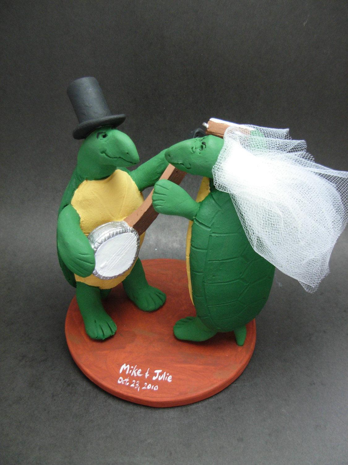 Penguin's Wedding Cake Topper - custom made Penguin Bride and Groom Wedding Cake Topper, Penguin in Top Hat Wedding Cake Topper - iWeddingCakeToppers