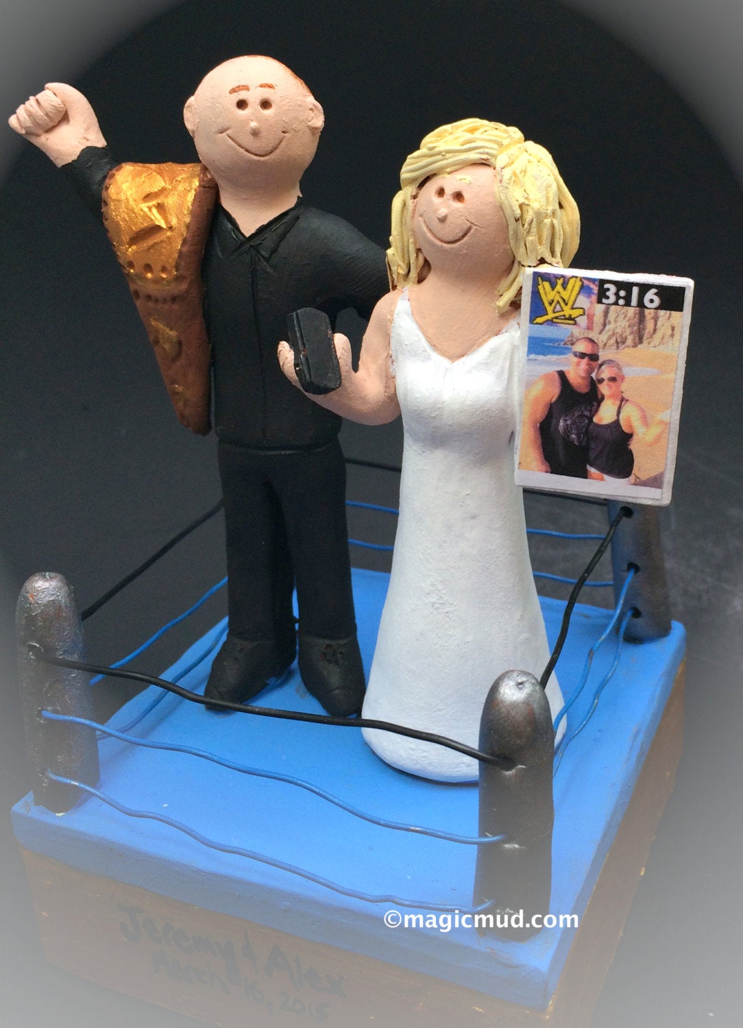 34 Insanely Funny Wedding Cake Toppers That'll Have A Couple Rolling Down  The Aisle